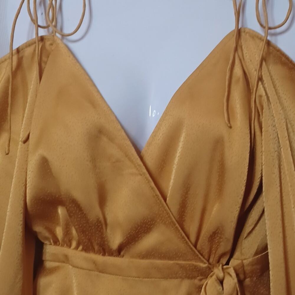 Lovers + Friends Hopless Romantic Top in Yellow. Size M - Picture 10 of 16